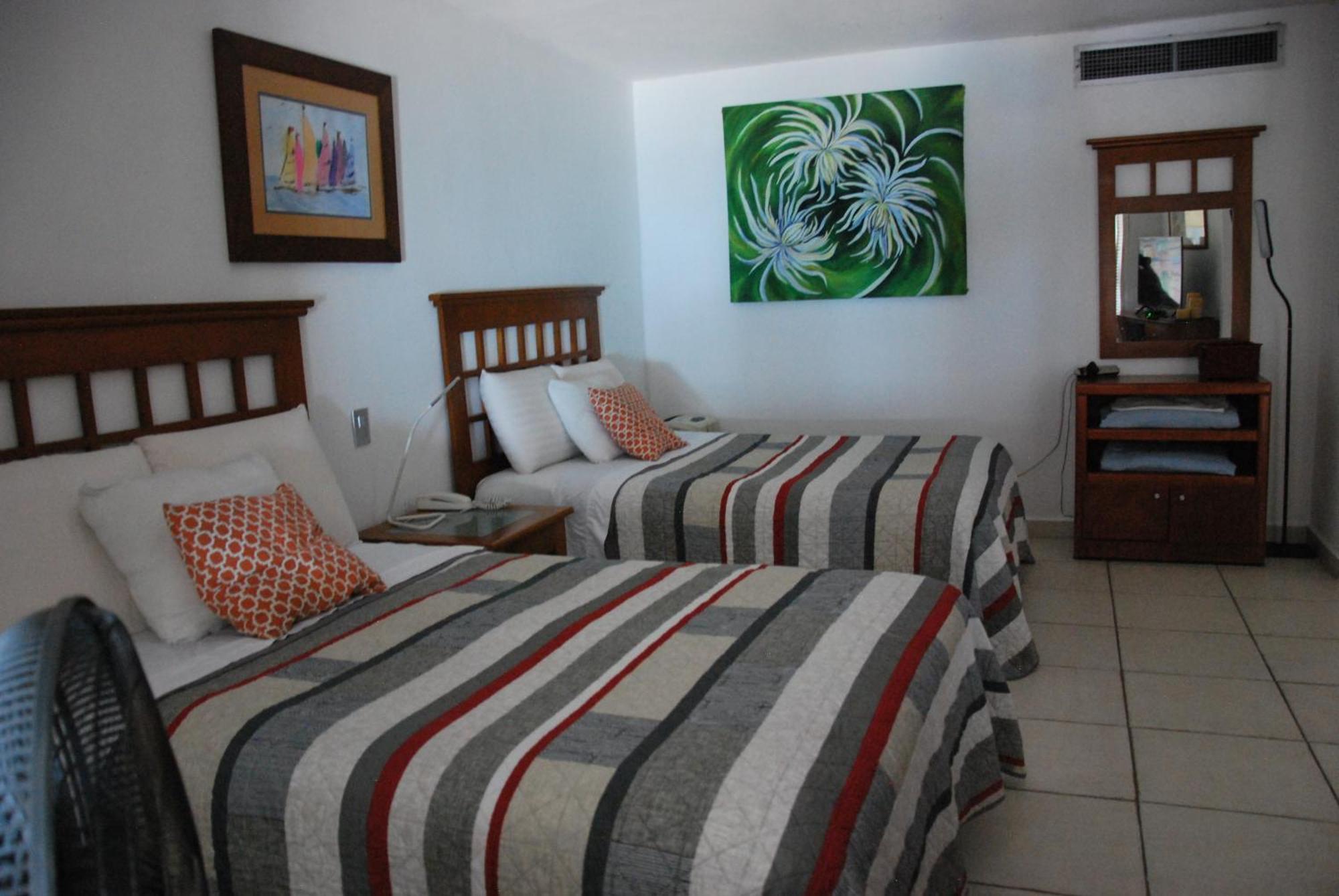 Beachfront View Condo Beside La Isla Mall Puerto Vallarta Extérieur photo